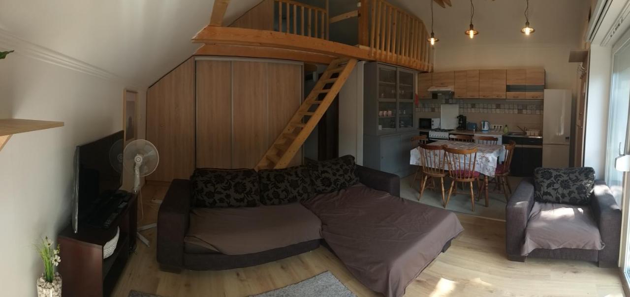 Toelgyerdo Apartman Kismaros エクステリア 写真
